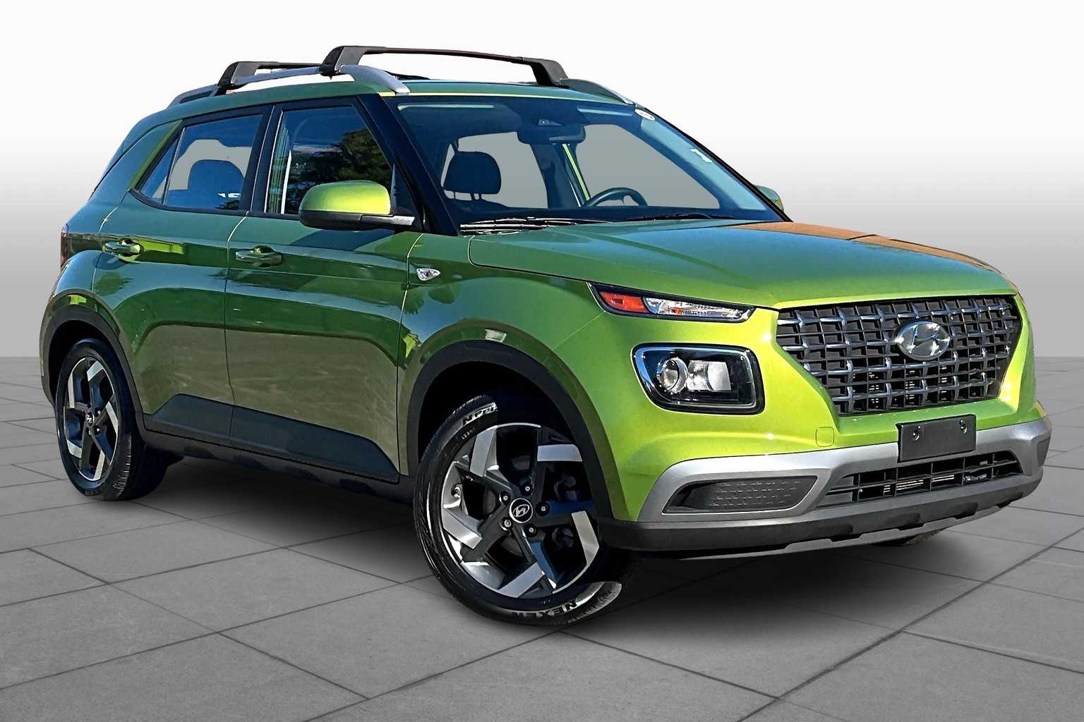 2023 Hyundai Venue SEL photo 2