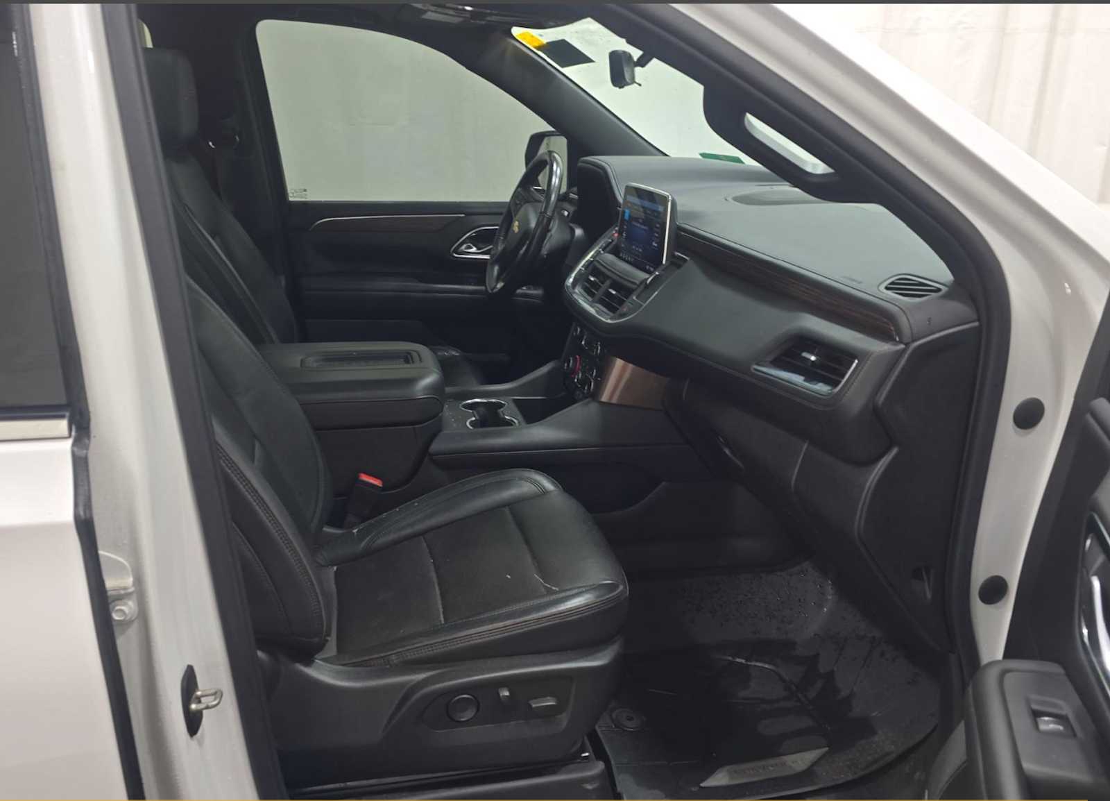 2021 Chevrolet Suburban High Country photo 4