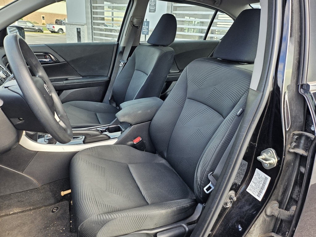 2016 Honda Accord LX photo 16