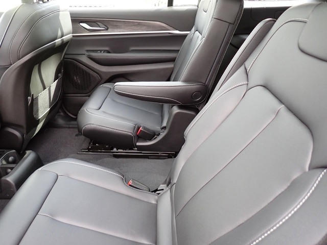 2025 Jeep Grand Cherokee Limited photo 12