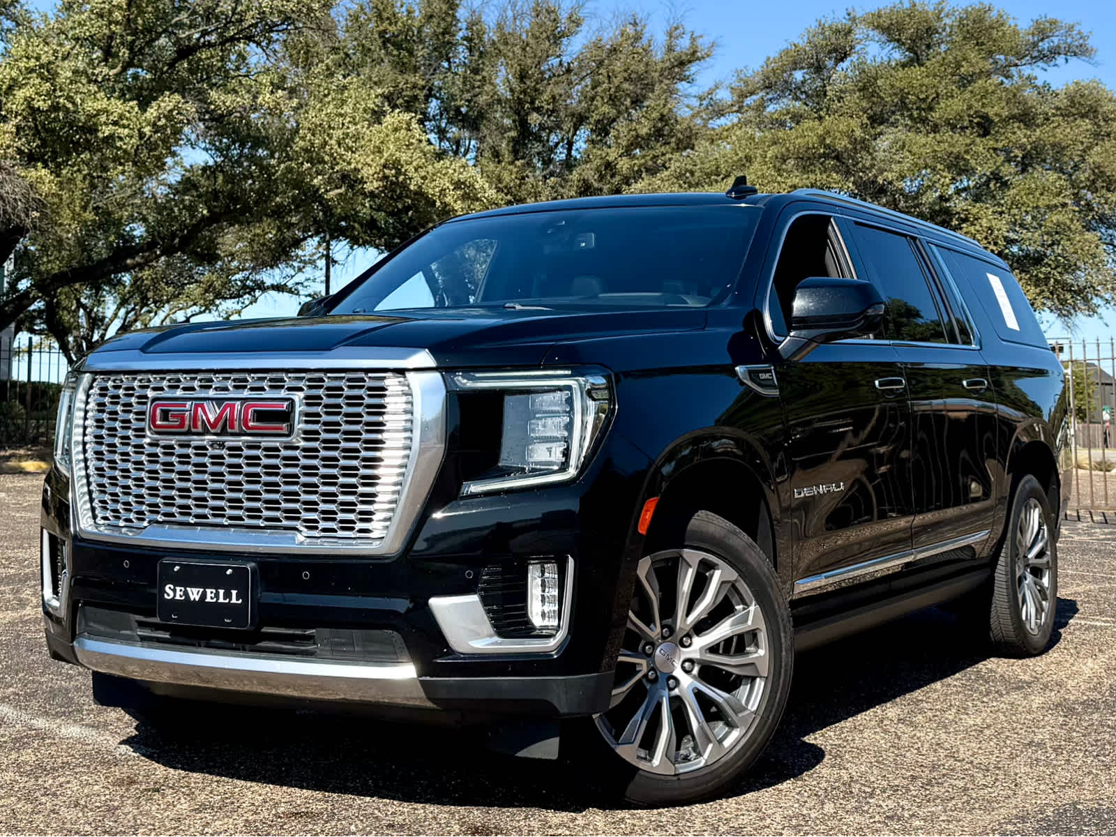 2022 GMC Yukon XL Denali's photo