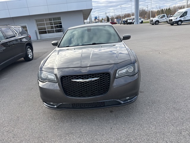 2017 Chrysler 300 S photo 2