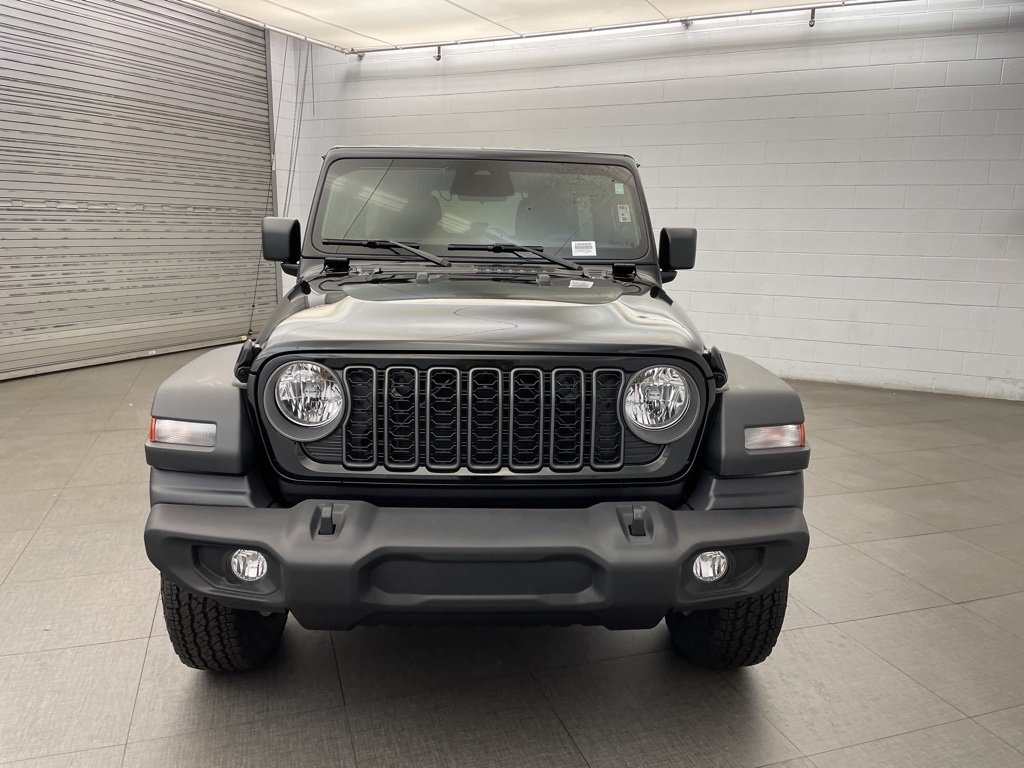 2025 Jeep Wrangler photo 4