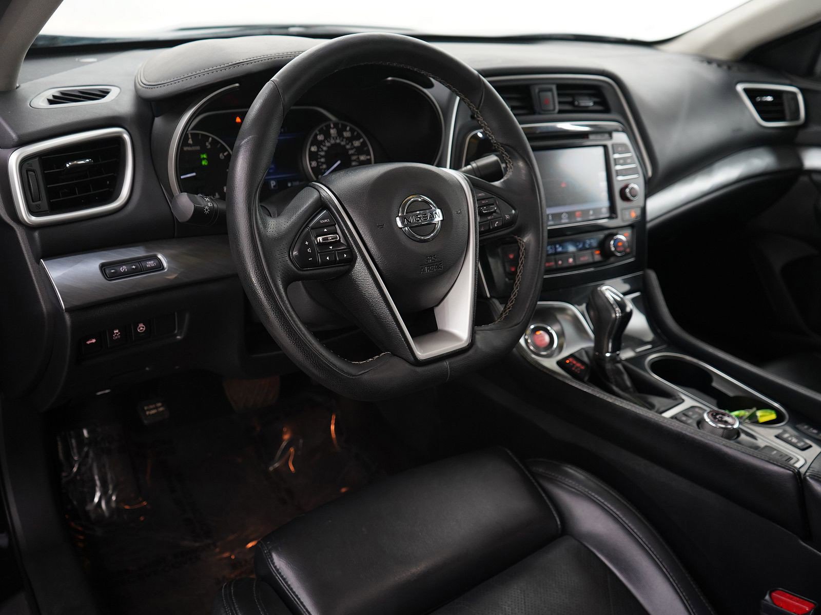 2017 Nissan Maxima SV photo 16