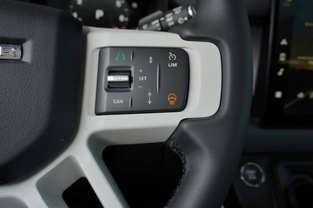 2025 Land Rover Defender 110 S photo 14