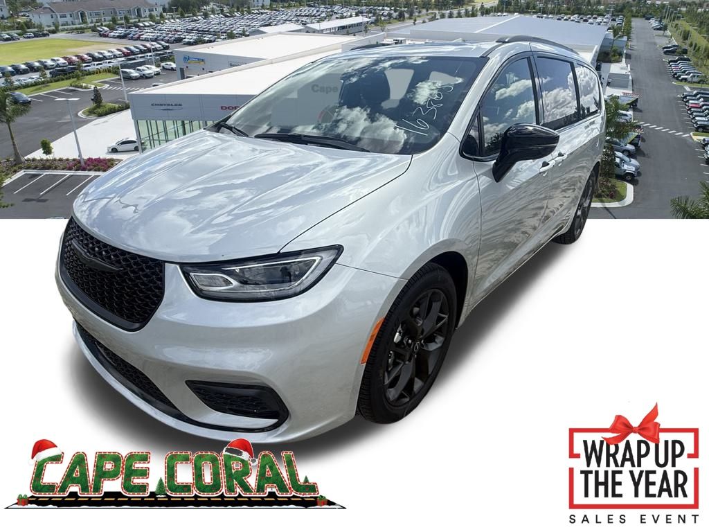 2026 Chrysler Pacifica Limited's photo