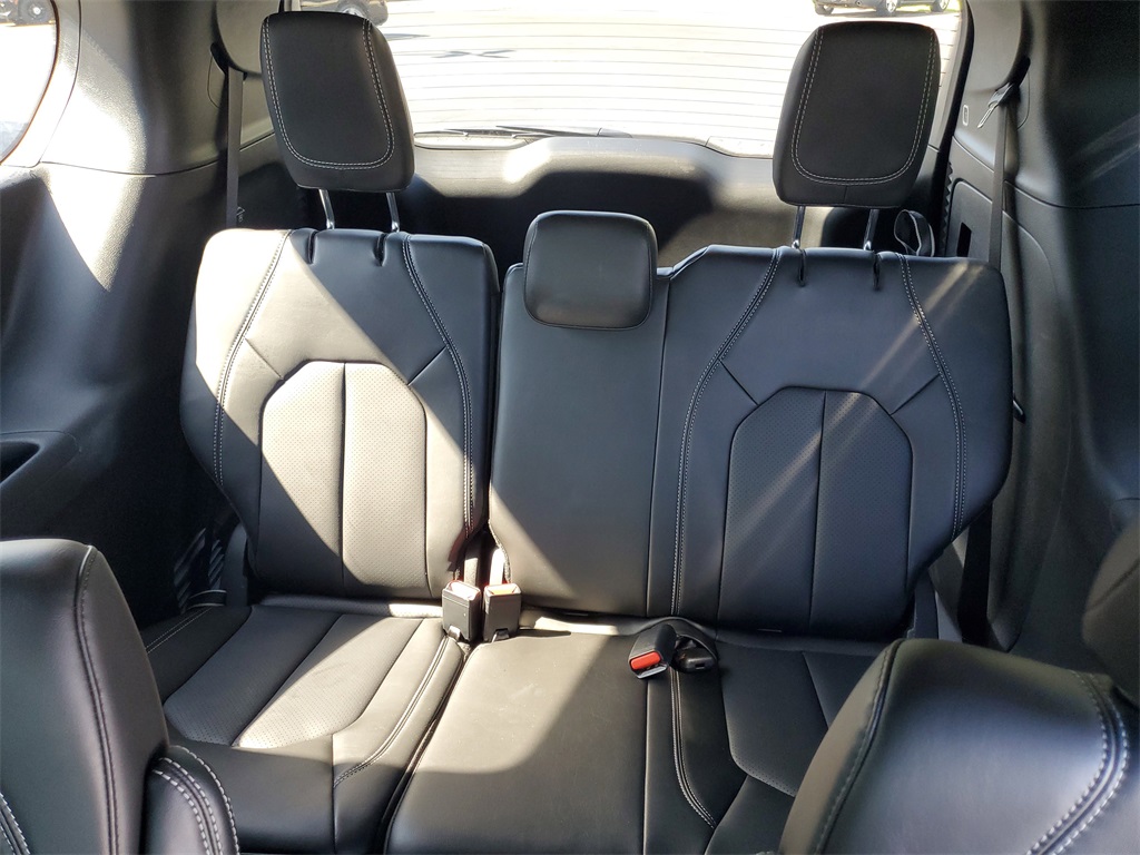 2025 Chrysler Pacifica photo 12