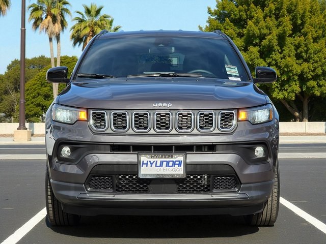 2024 Jeep Compass Latitude photo 2