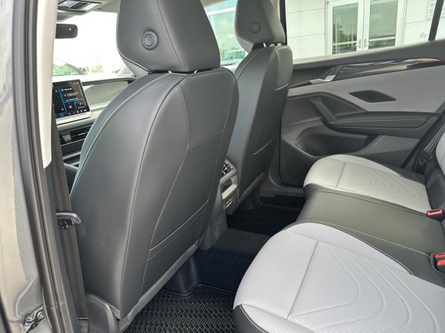 2025 Volkswagen Tiguan SE photo 19