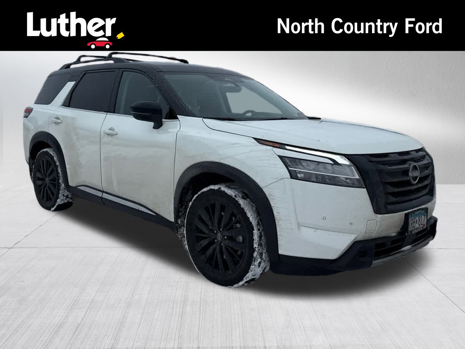 2023 Nissan Pathfinder Platinum's photo