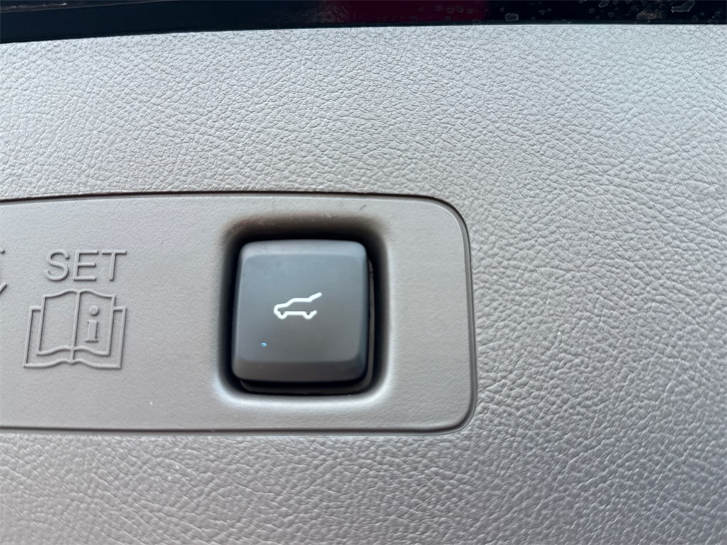 2022 Lincoln Corsair Standard photo 17