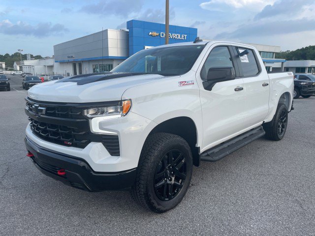 2025 Chevrolet Silverado 1500 LT Trail Boss photo 3