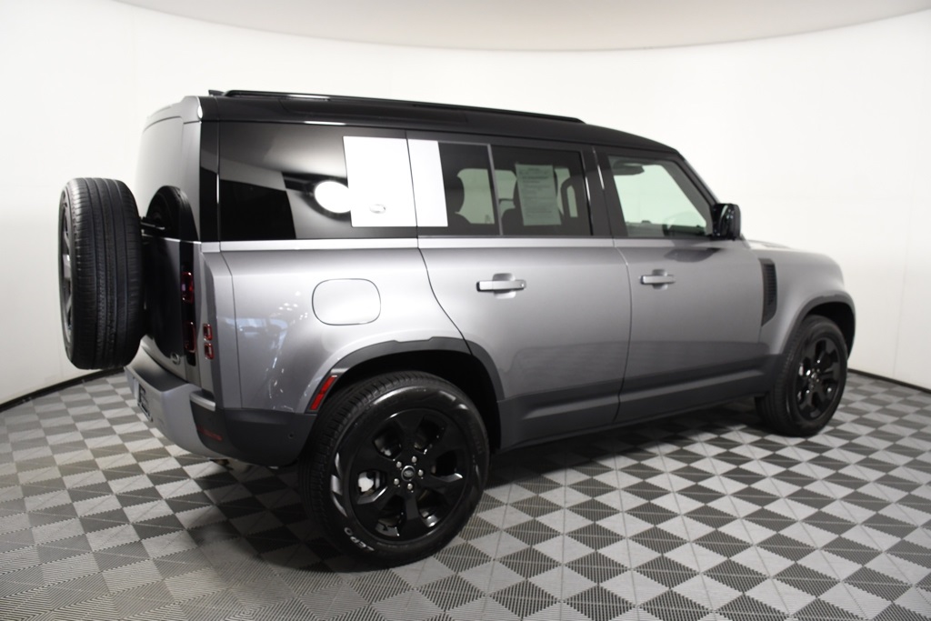 2023 Land Rover Defender 110 SE photo 7