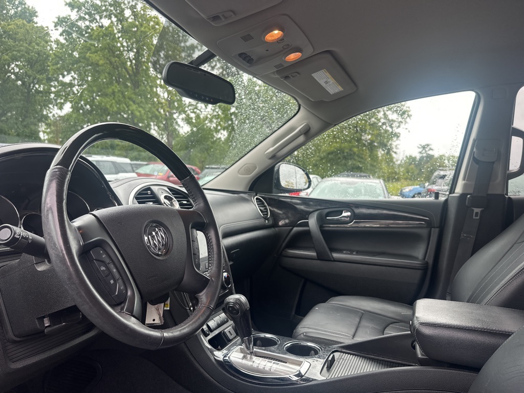2017 Buick Enclave Leather photo 2