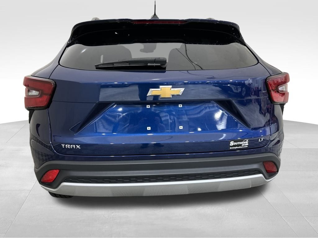 2024 Chevrolet Trax LT photo 7