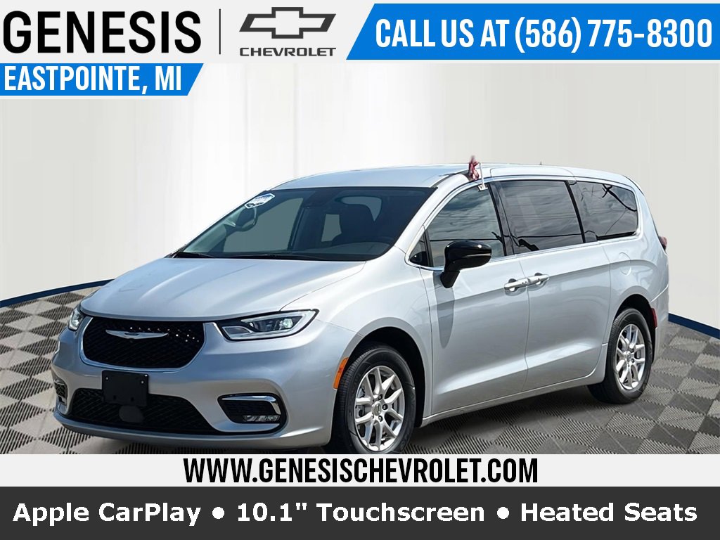 2024 Chrysler Pacifica Touring L's photo