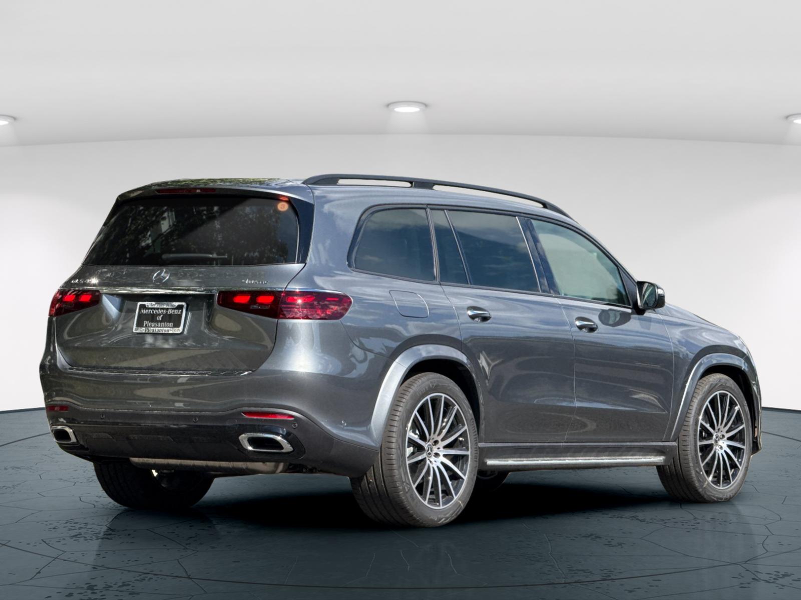2026 Mercedes Benz GLS 450 4MATIC photo 4
