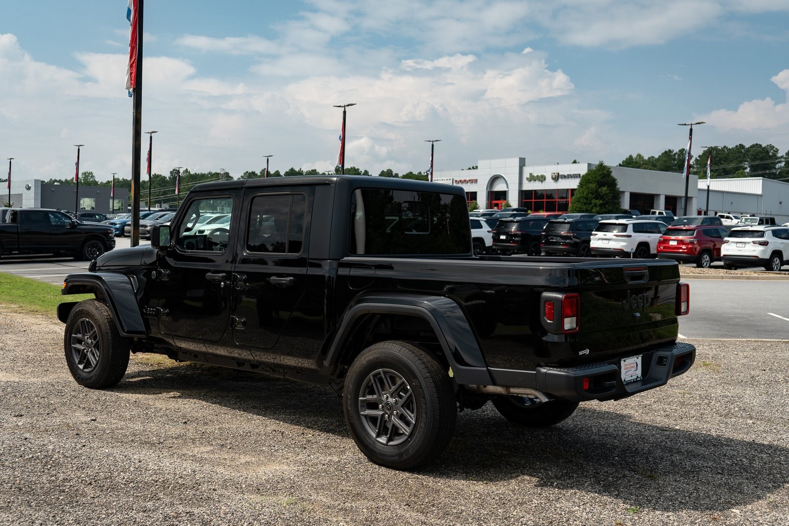 2025 Jeep Gladiator Sport photo 7