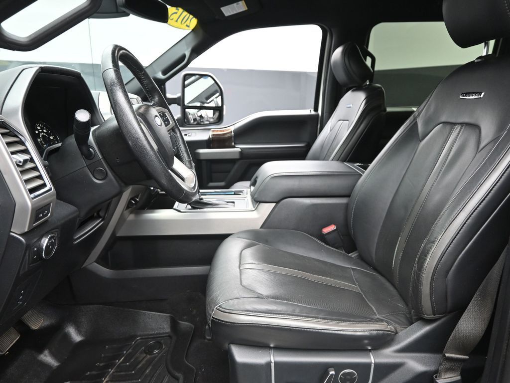 2015 Ford F-150 Platinum photo 11