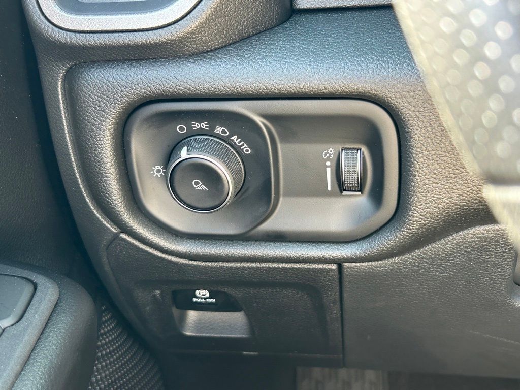 2025 Ram 1500 Tradesman photo 31