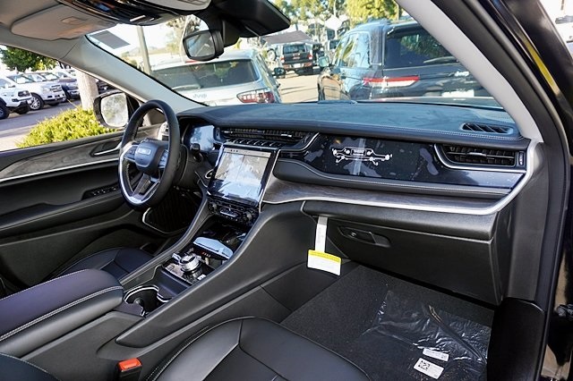 2023 Jeep Cherokee 4xe photo 11