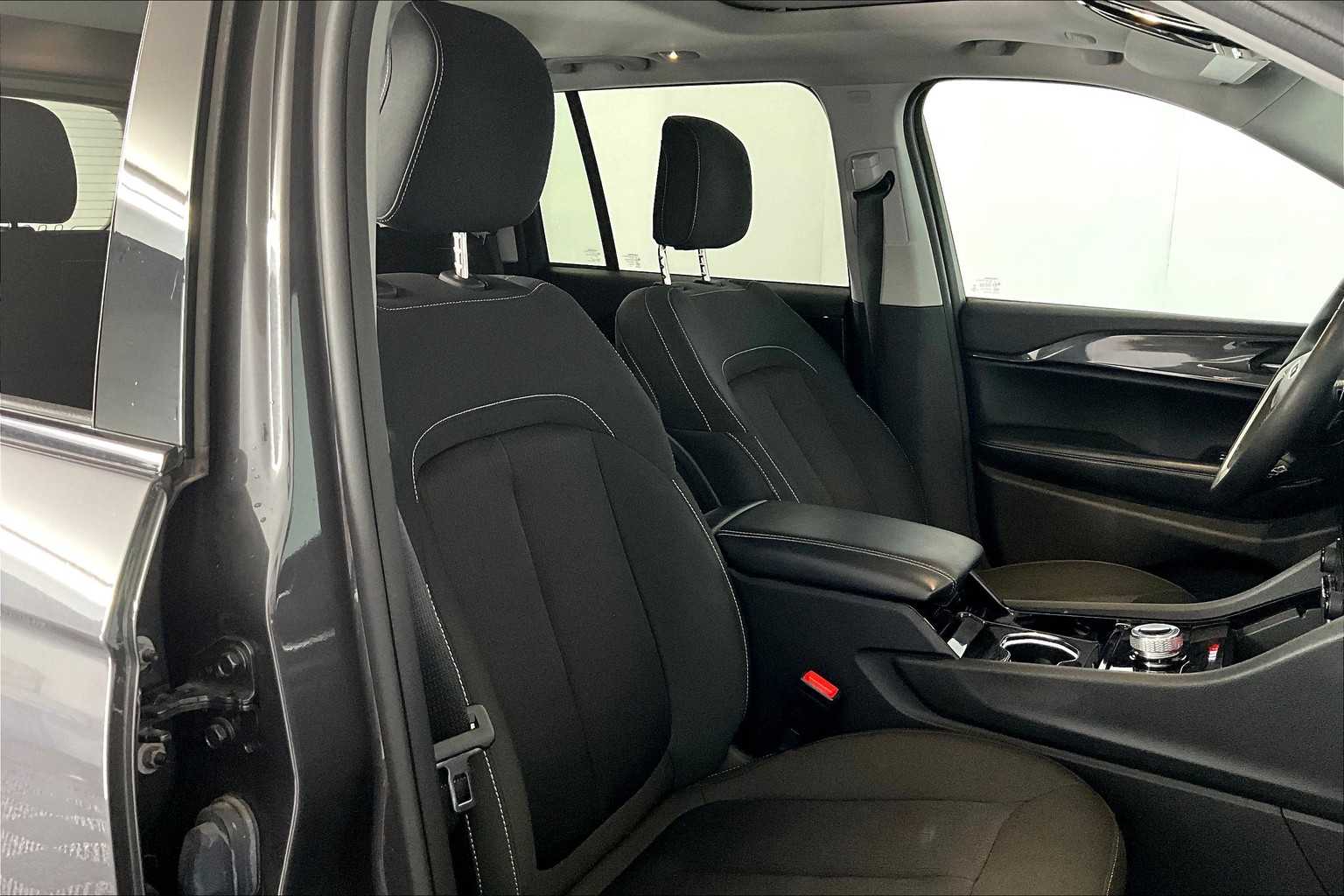 2023 Jeep Grand Cherokee Laredo photo 4