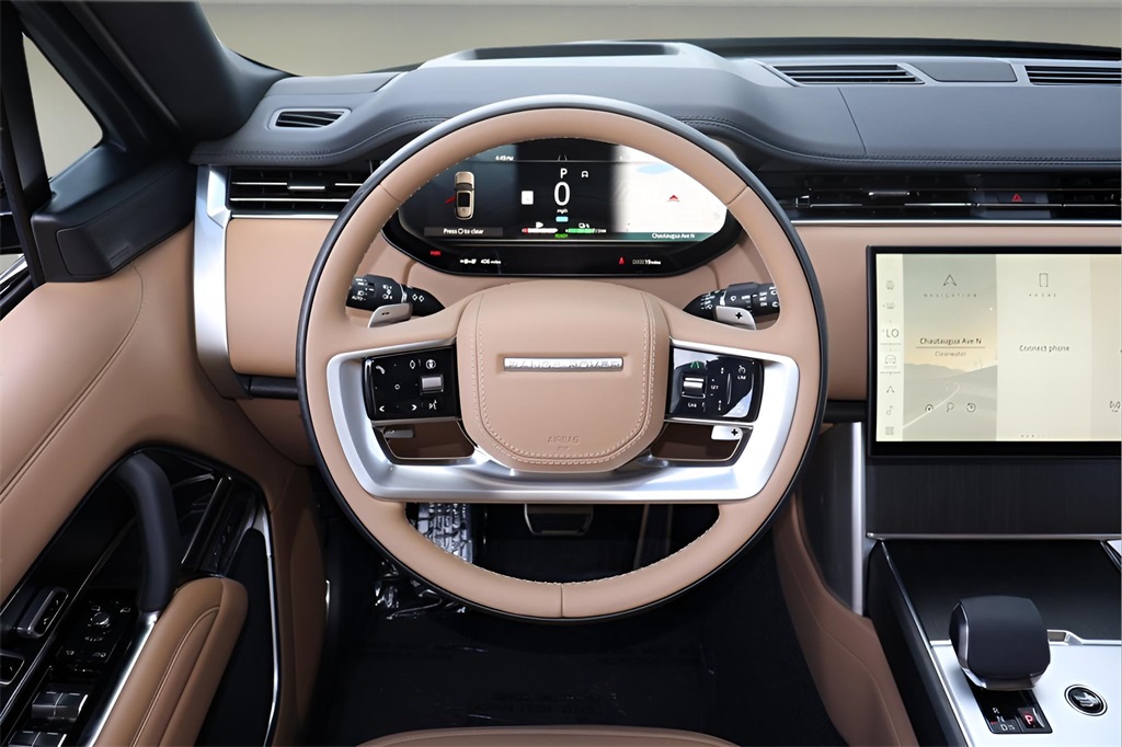 2025 Land Rover Range Rover SE photo 15