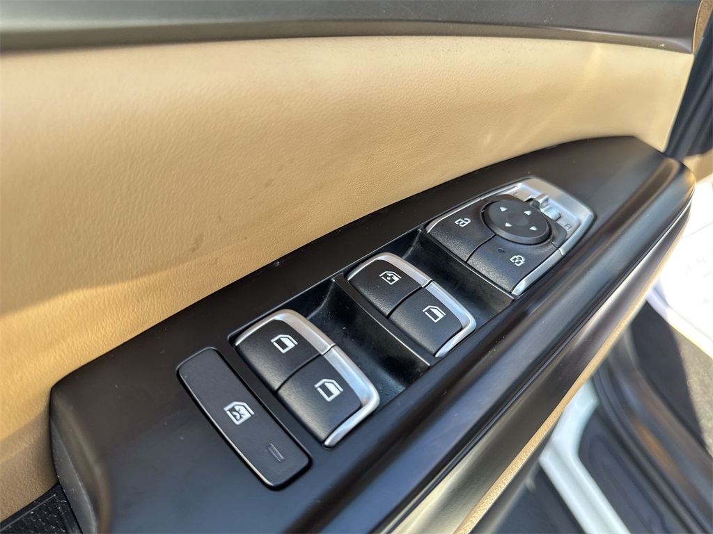 2024 Kia Carnival LX photo 18