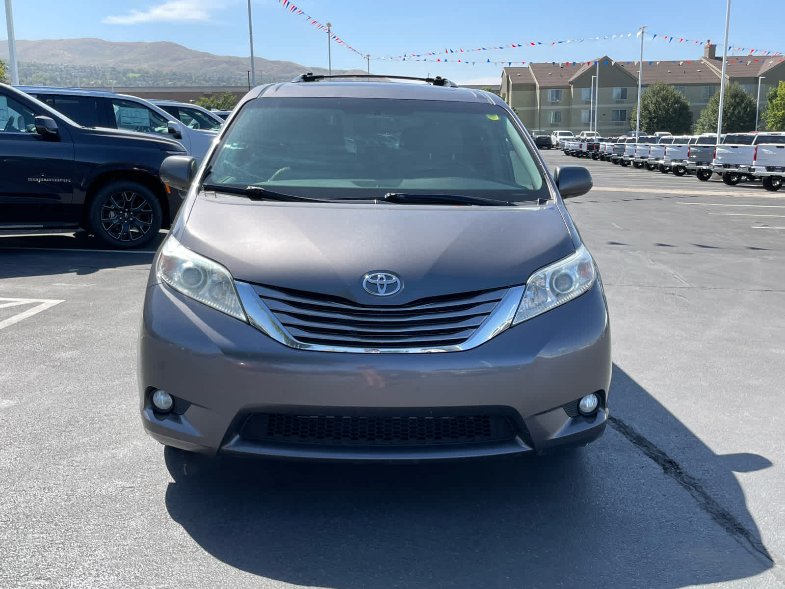 2017 Toyota Sienna Limited XLE Premium photo 4
