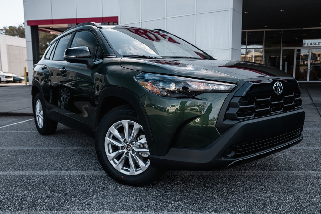 2026 Toyota Corolla Cross LE's photo