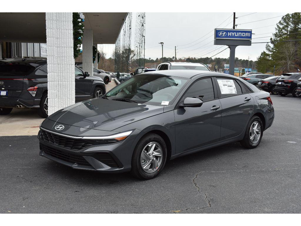 2026 Hyundai Elantra SE's photo