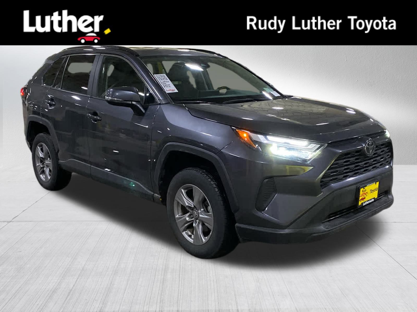 2024 Toyota RAV4 XLE's photo