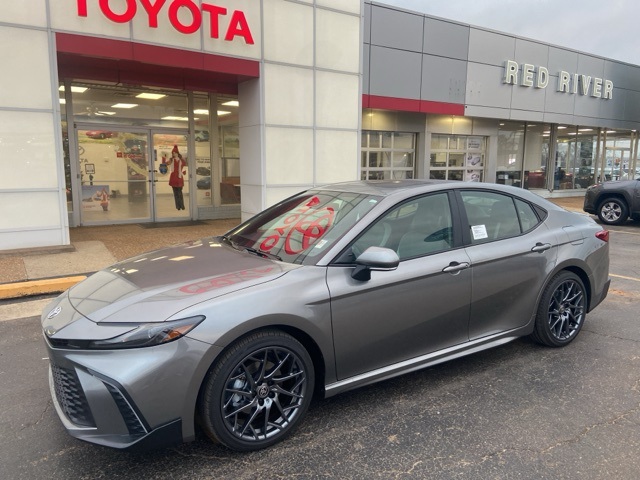 2026 Toyota Camry SE's photo