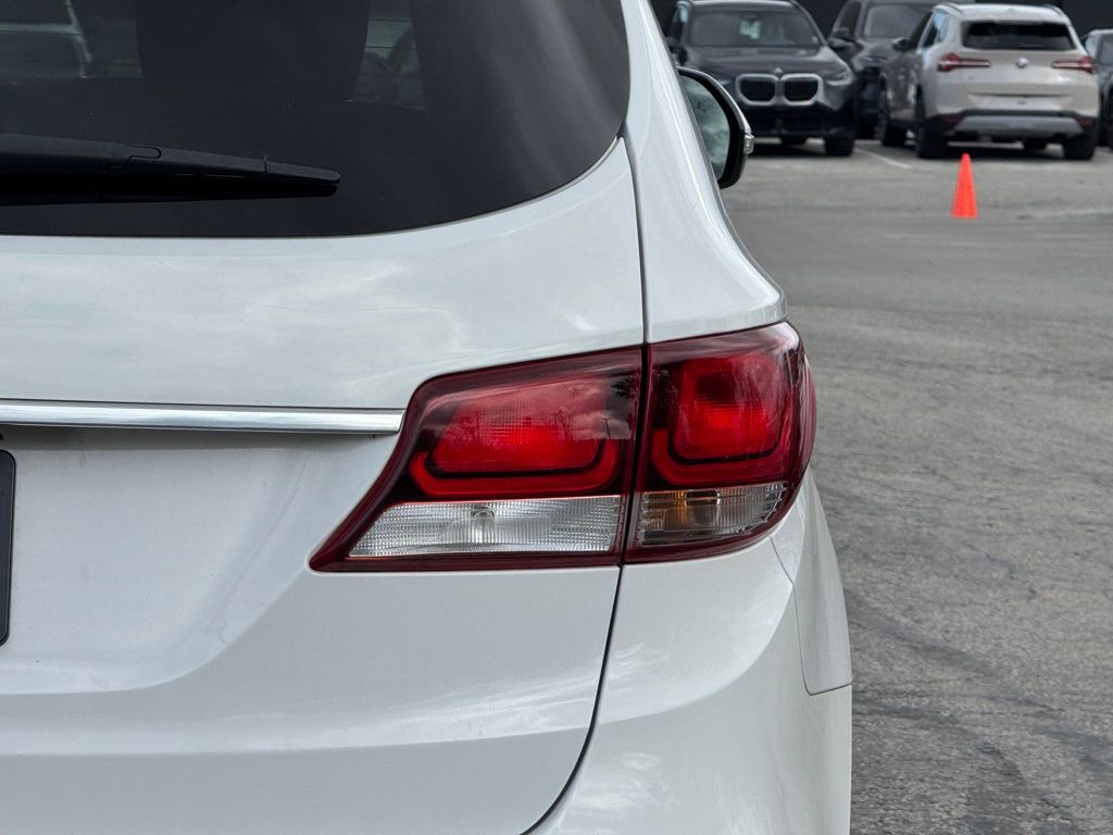 2017 Hyundai Santa Fe SE photo 4