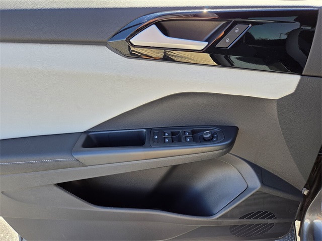 2025 Volkswagen Taos S photo 7