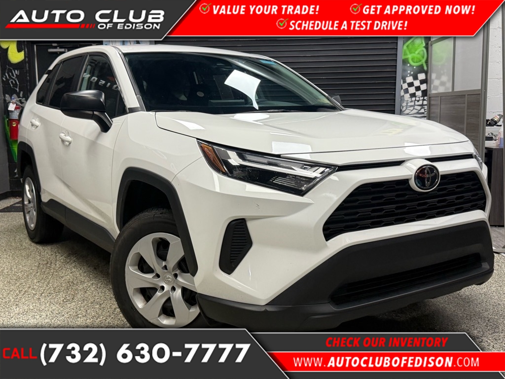 2023 Toyota RAV4 LE's photo