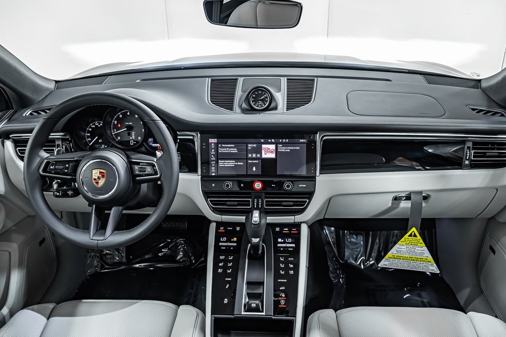 2025 Porsche Macan S photo 13