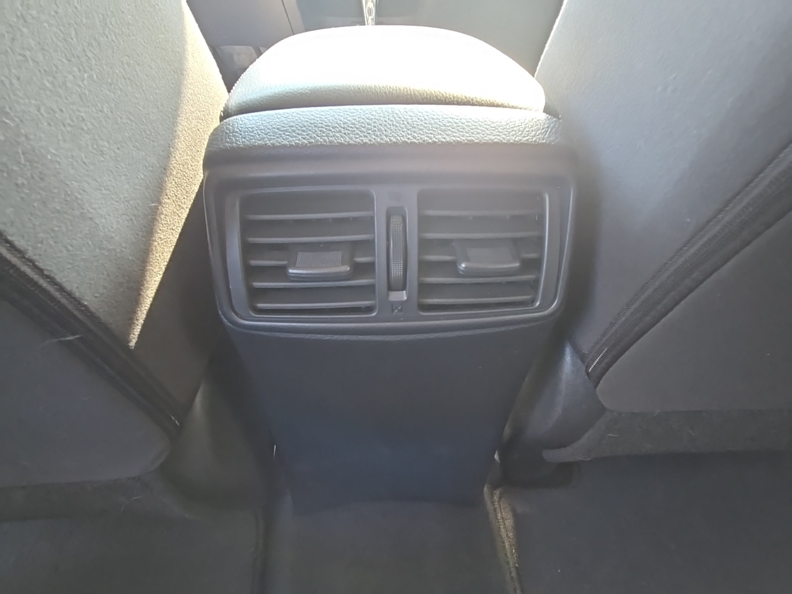 2016 Nissan Rogue SV photo 27