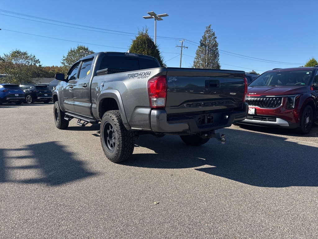 2017 Toyota Tacoma TRD Sport photo 3