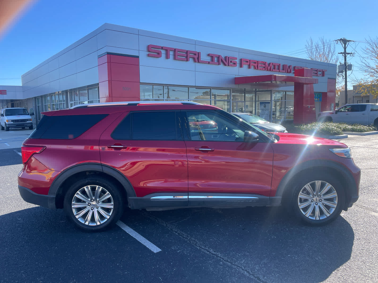 2022 Ford Explorer Limited's photo