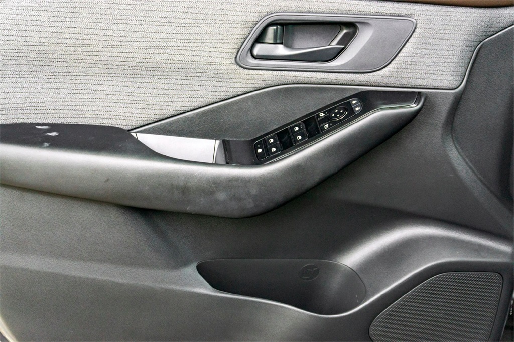 2023 Nissan Rogue S photo 9