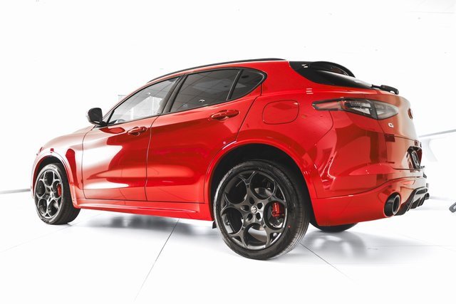 2025 Alfa Romeo Stelvio Tributo Italiano photo 9