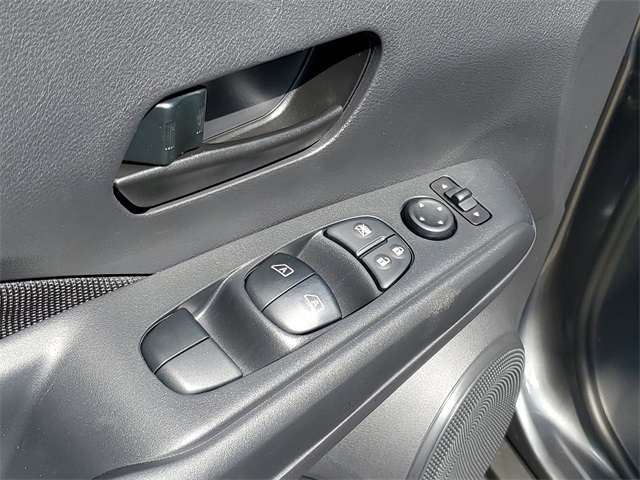 2025 Nissan Kicks Play S photo 13