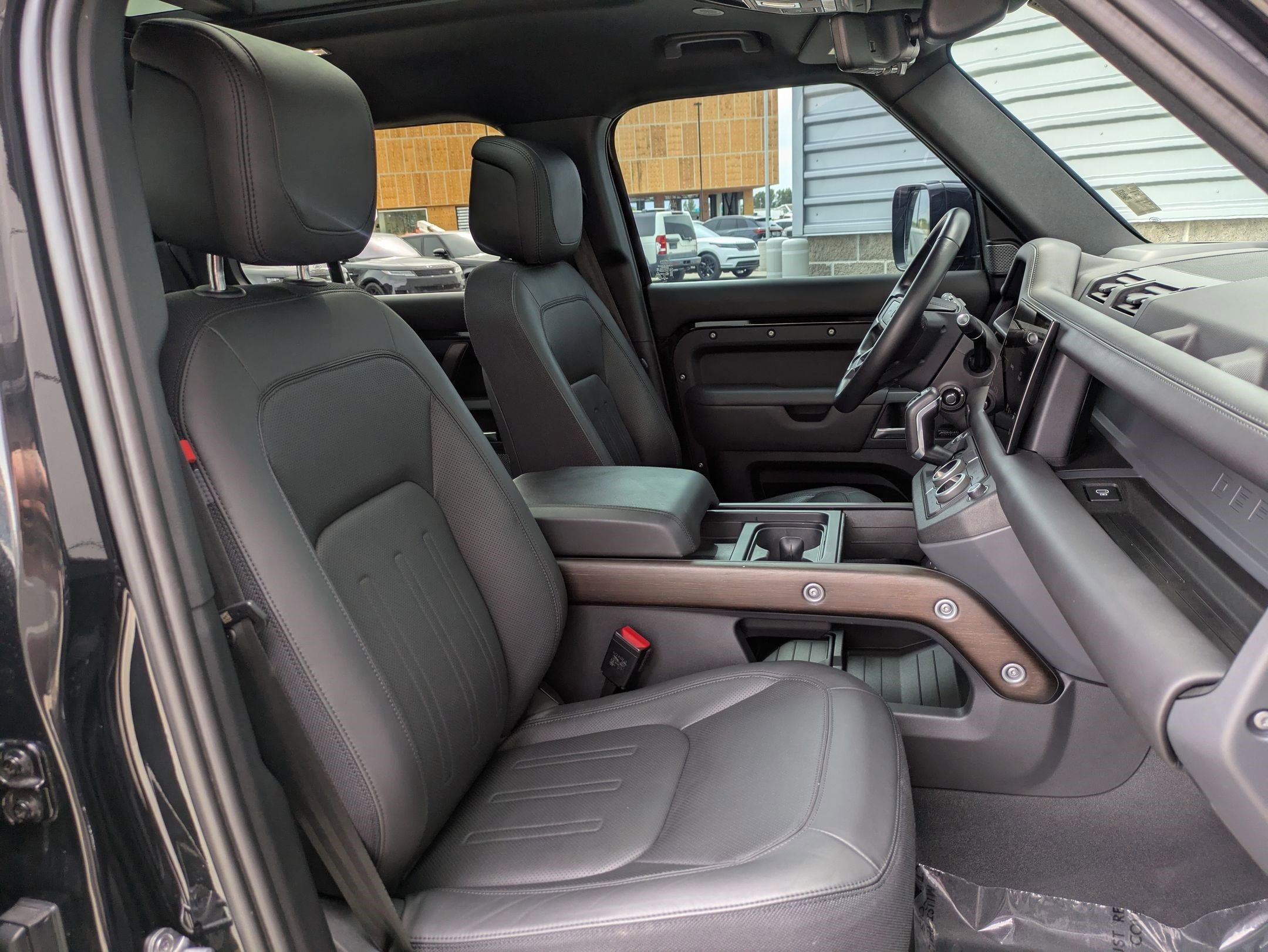 2023 Land Rover Defender 110 X photo 26