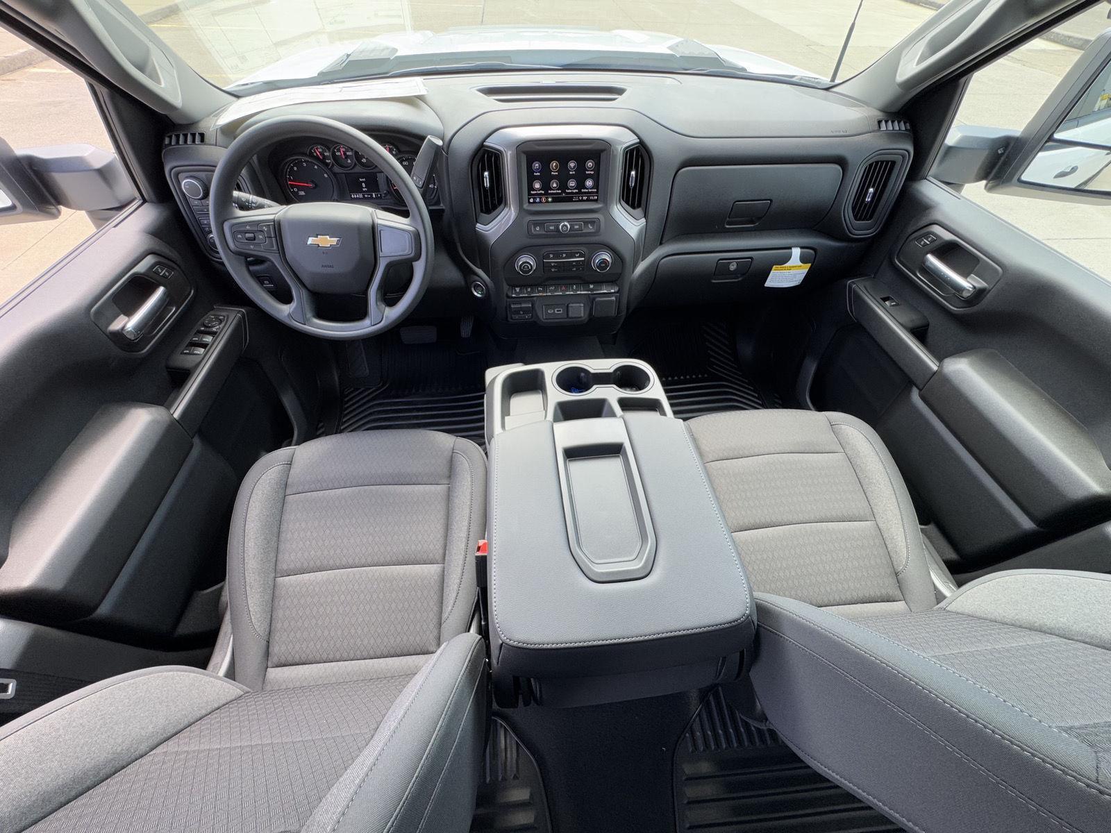 2025 Chevrolet Silverado 2500HD Custom photo 30