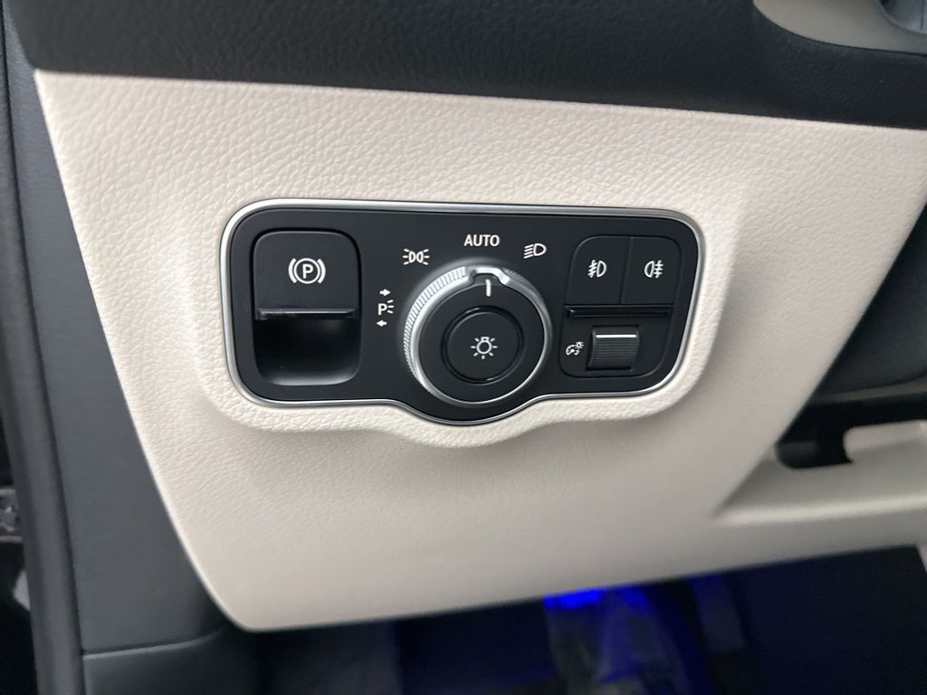 2026 Mercedes Benz GLB 250 4MATIC photo 17