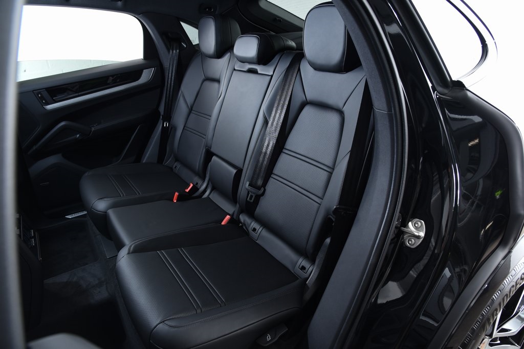 2025 Porsche Cayenne Coupe photo 35