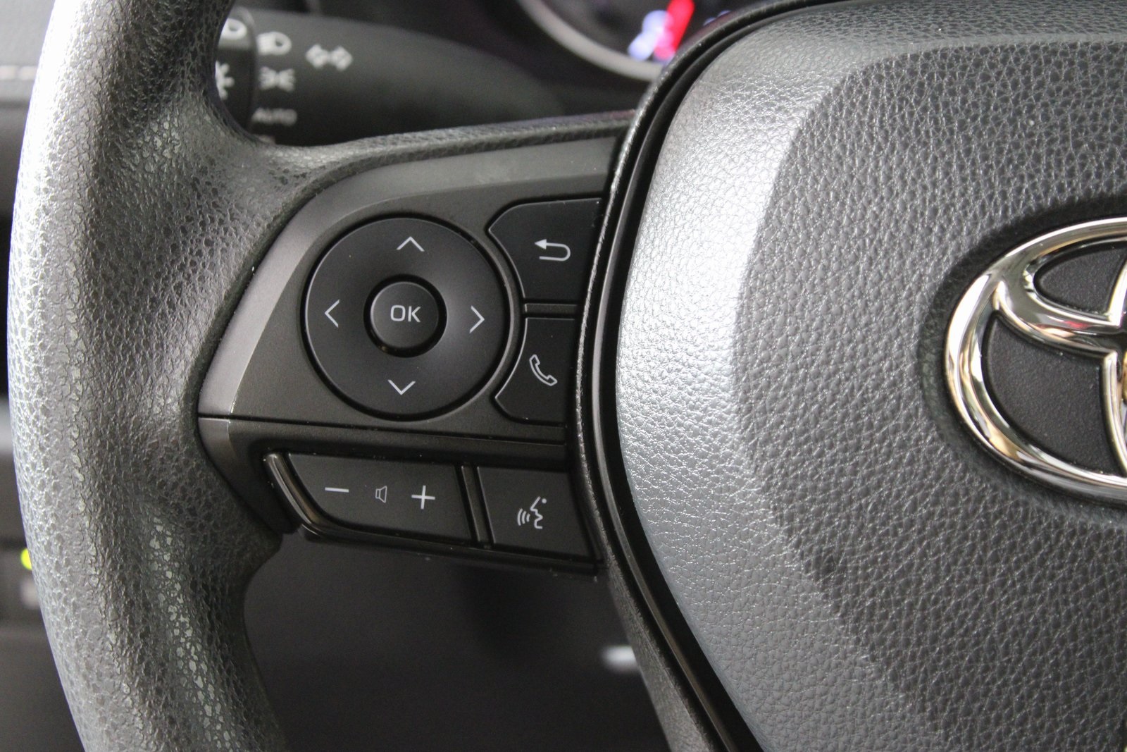 2022 Toyota RAV4 XLE photo 24