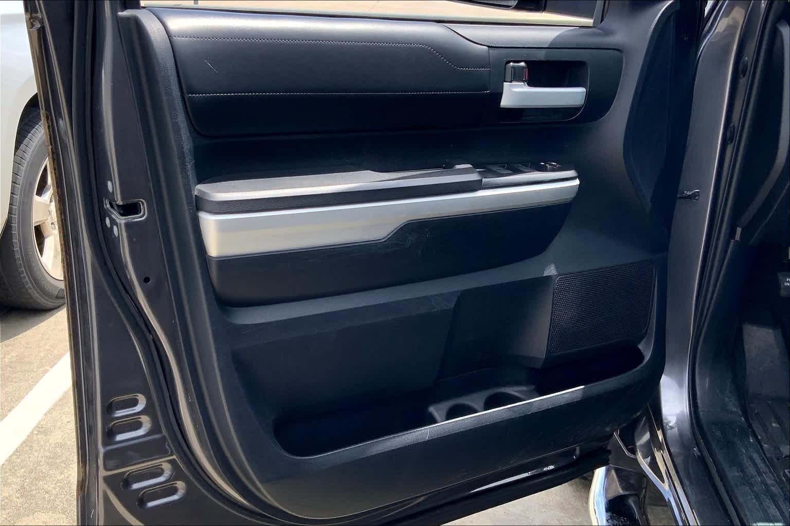 2014 Toyota Tundra Limited photo 17