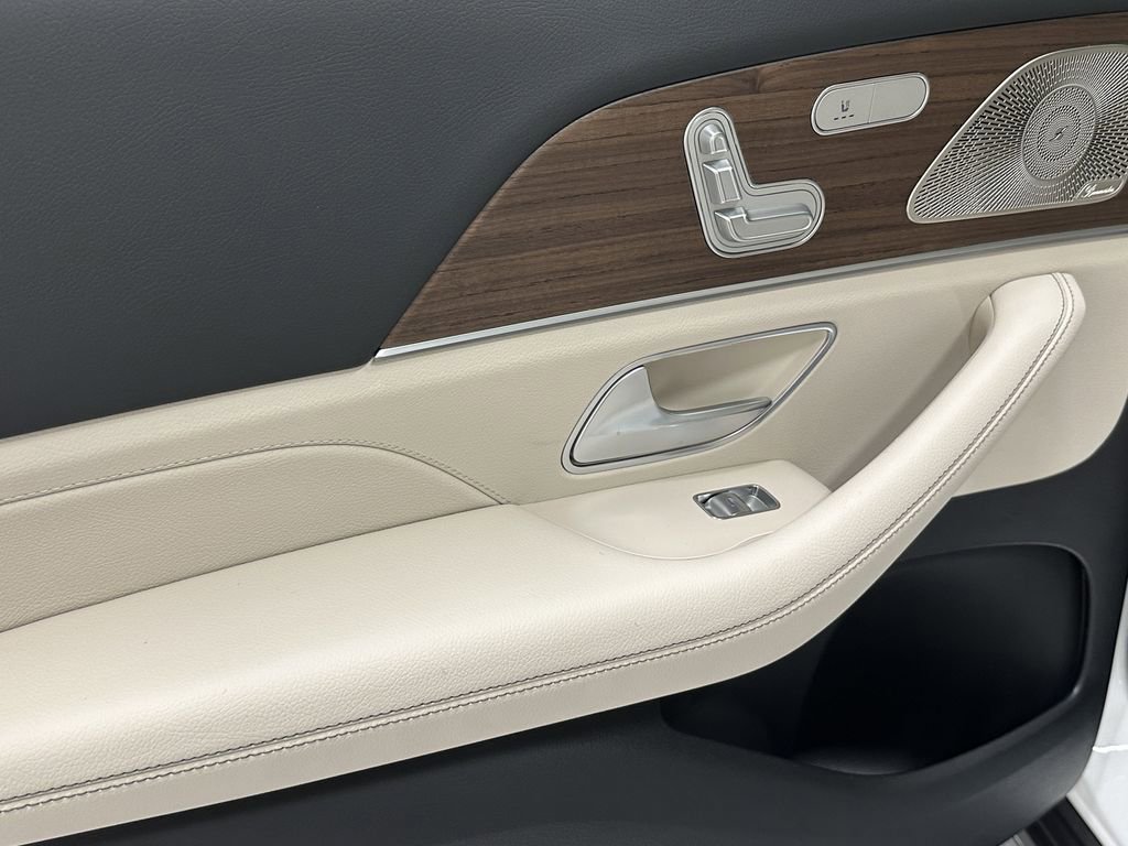 2026 Mercedes Benz GLS 450 4MATIC photo 24